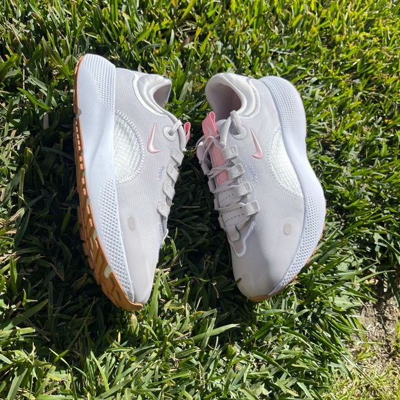 - NIKE React Escape Run Vast Grey/Pink Glaze Running shoes womens size 8 - Picture 11 of 14